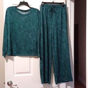 Jenni Women’s Cozy Pajama PJ Set NWT Size M. Olive green color